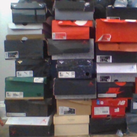Variety of old used unwanted shoes (good and bad condition) - Picture 1 of 3